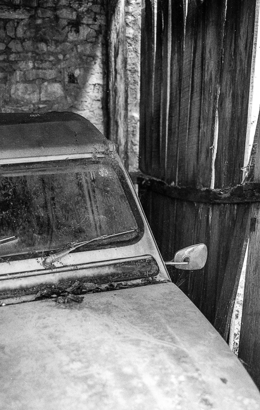 Vieille voiture, Donzy, France, 1993
